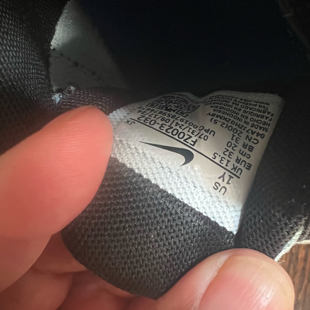 Nike Kids Sneakers in Blue and Black - Picture 3 of 5